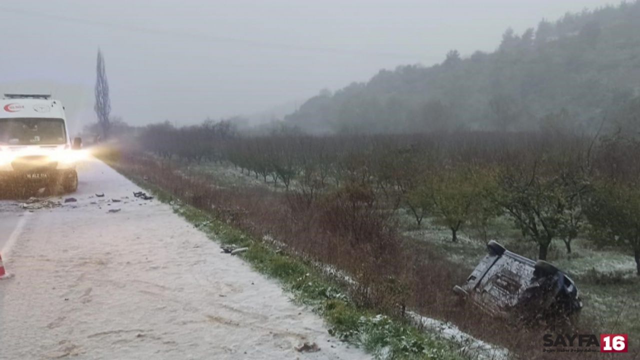 Bursa’da 2 Araç Kafa Kafaya Çarpıştı: 3 Yaralı