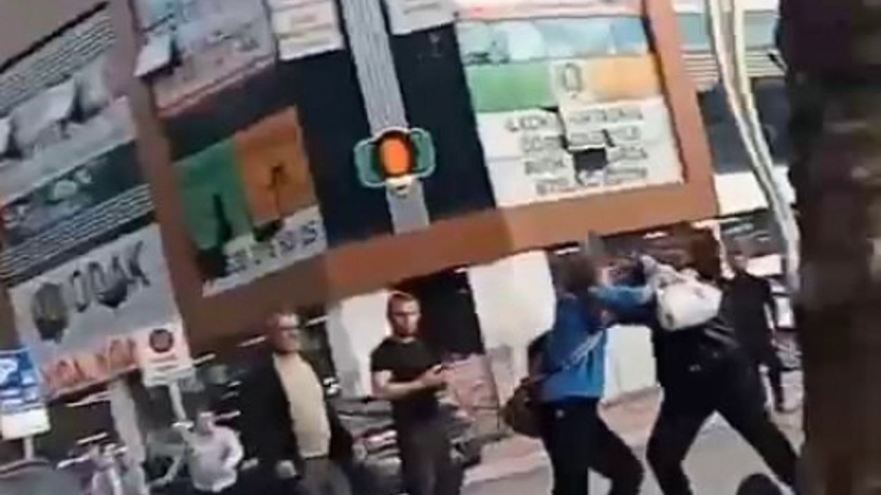 Sakarya'da Genç Kızlar Arasında Silahlı Kavga!