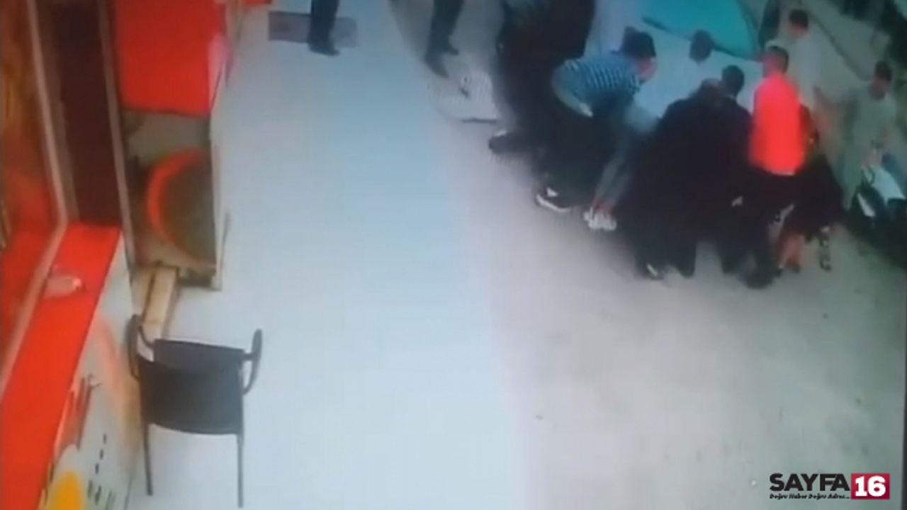 İzmir'de Yolda Şakalaşan Çocukları Otomobil Ezdi! Korkunç Kaza Kamerada