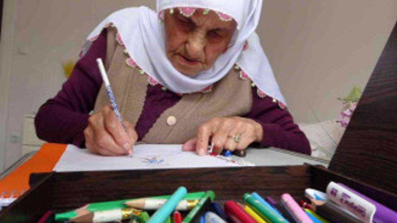 90 yaşından sonra resim yapmaya başladı, 2 yılda 200 resim çizdi