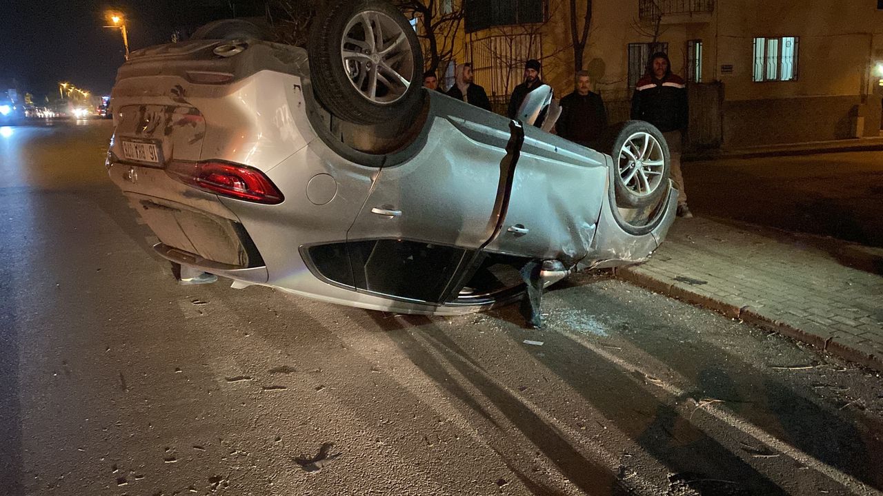 Bursa'da Feci Kaza! Fenalaşan Sürücü Otomobille Takla Attı!
