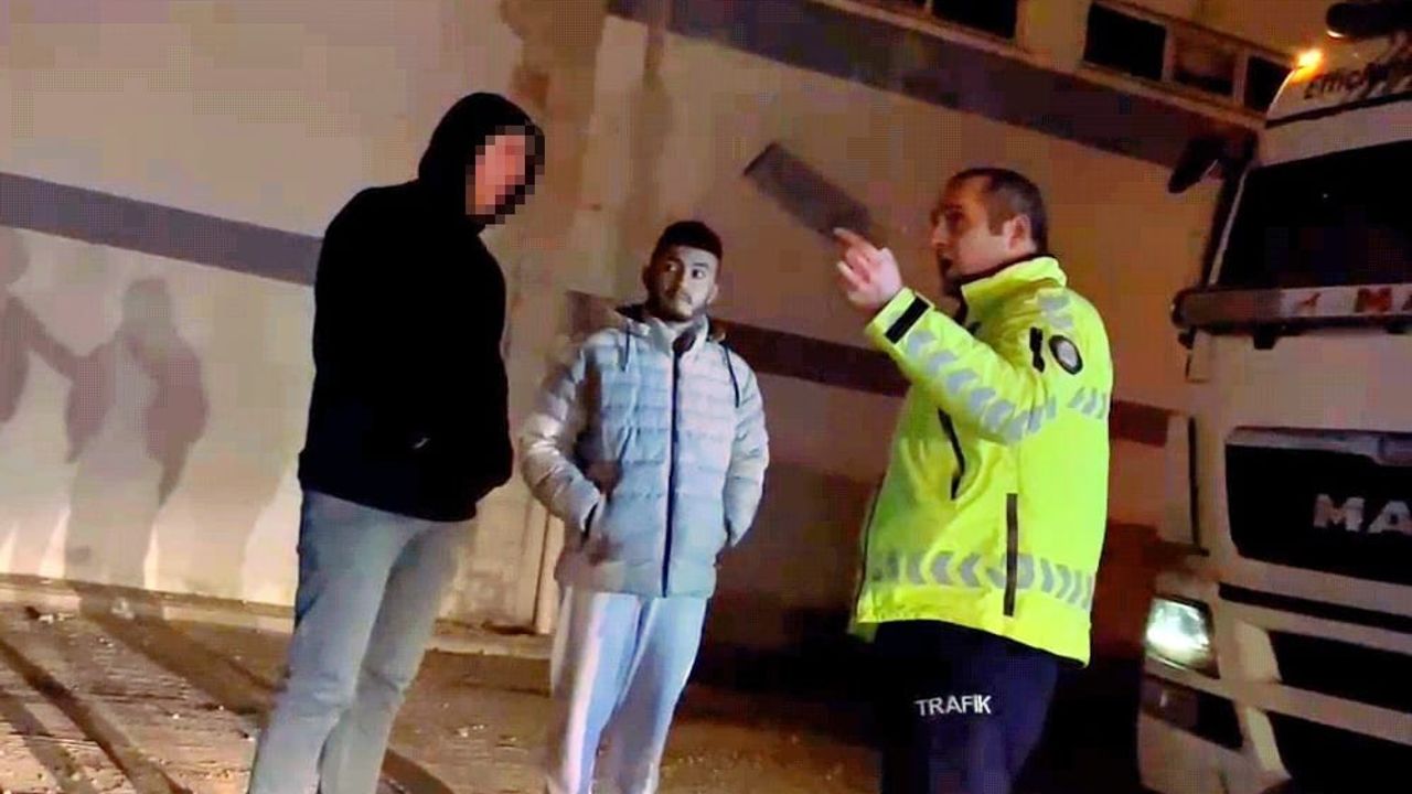 Polisi Görünce Tırı Bırakıp Kaçan Sürücü, Taksiyle Geri Dönünce Yakalandı!