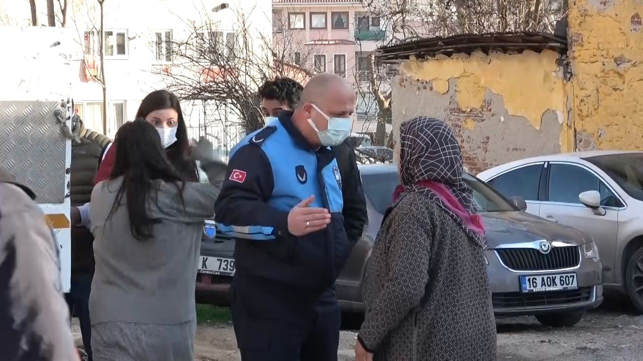 Bursa'da Çöp Evi Boşaltılan Kadın Polislere Saldırdı!