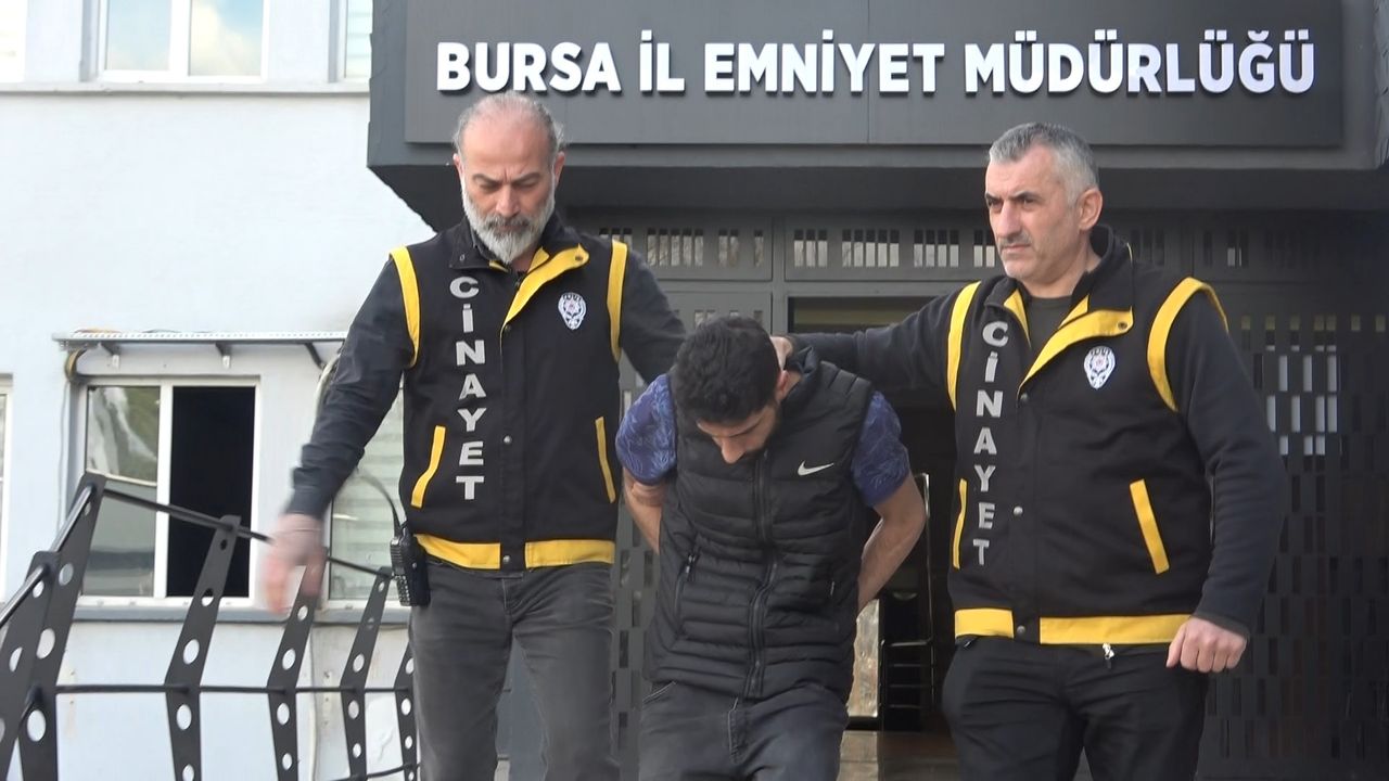 Bursa'da Ailesini Katleden Zanlının 6 Ay Önce Cezaevine Girdiği Öğrenildi!
