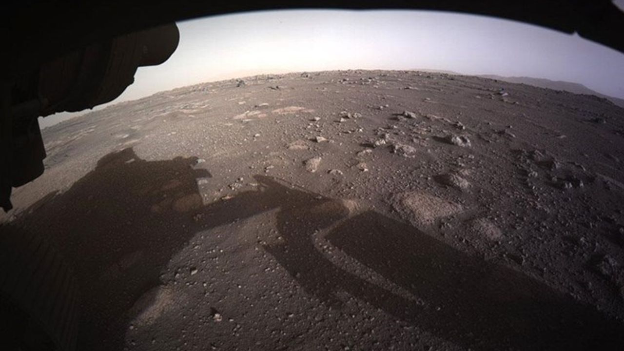 Mars'ta Antik Göl Bulundu!