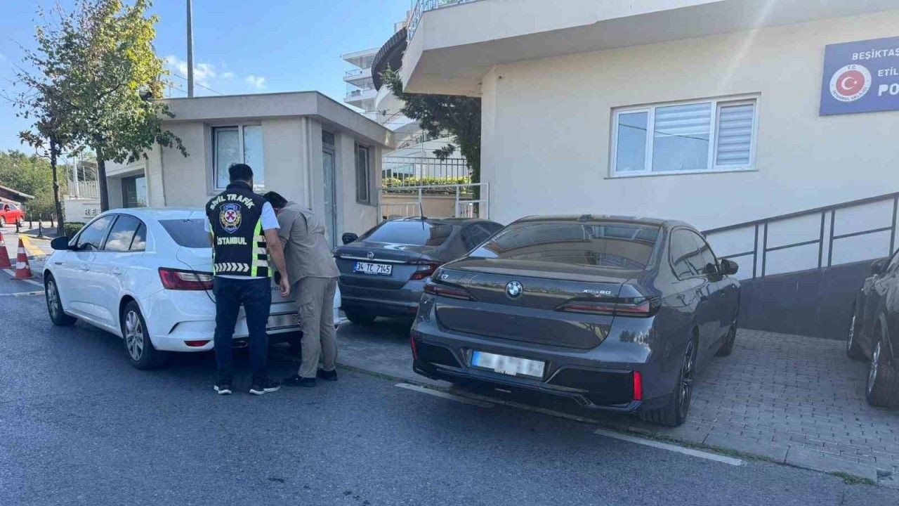 Manken, 'Resmi hizmete mahsustur’ yazan araçla yakalandı
