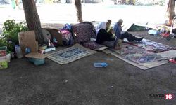 Bursa'da yaşlı kiracılar eşyalarıyla sokağa atıldı
