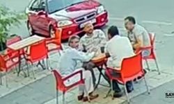 Arkadaşları ile çay içerken canından oluyodu