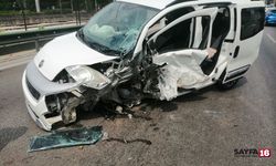 Son dakika!! Mudanya Yolunda feci kaza! Bariyerlere çarpan araç savruldu