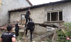 Bursa'da polis ekiplerinden terk edilmiş evlere baskın