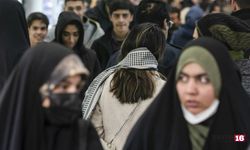 İran'da Başörtüsü Zorunluluğunu Sertleştiren Yasa Meclis'ten Geçti