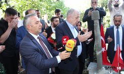 Ümit Özdağ Bursa'da Albay Ali Rıza Bey'in Kabrini Ziyaret Etti