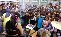 "Beni Başkan Seçin, Görün" Dedi, Okula DJ Getirdi