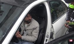 Bursa'da Kaldırımda Sızıp Kalan Sürücüyü Polis Uyandırdı