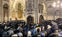 Bursa’da İlk Teravi Namazı Kılındı, Tarihi Camiye Binlerce Kişi Akın Etti!
