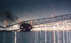ABD'de Kargo Gemisinin Çarptığı Köprü Yıkıldı!