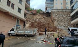 Bursa’da İstinat Duvarı Apartmanın Üzerine Çöktü!