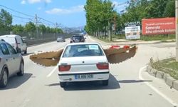 Bursa'da Trafikte Otomobil ile Çelenk Taşıdı