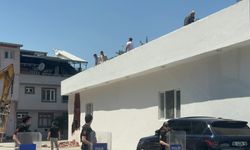 Bursa'da 5. Kez Yıkılmak İstenen Kaçak Yapının Sahipleri Çatıya Çıktı!