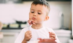 Sosis Yemek Çocuklarda Lösemiyi 9 Kat Arttırıyor!