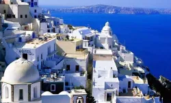 Yunan adalarına gitmek isteyenler uzun kuyruklar oluşturuyor