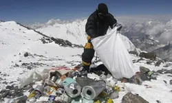 Everest'ten bu yıl içinde 11 ton çöp toplandı, 4 ceset bulundu