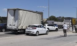 Bursa'da Trafikte 4 Araç Çarpıştı: 2 Yaralı!