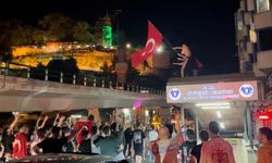 Türkiye Çeyrek Finale Yükseldi, Bursa Sokaklara Aktı!