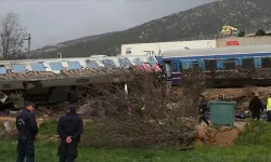 Rusya'da Yolcu Treni Devrildi: En Az 100 Yaralı!