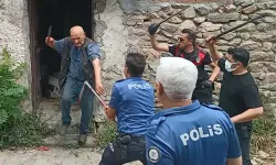 Bursa'da Çöp Evini Temizlemeye Gelen Ekibe Saldıran Adam Bir Polis Bıçakladı!