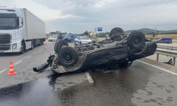 Bursa'da Feci Kaza! Yağışlı Yolda Kayan Araç Takla Attı!