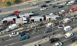 İstanbul Sefaköy'de iki metrobüs çarpıştı