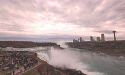 Anne ve 2 çocuğu Niagara Şelalesi’ne atlayarak intihar etti