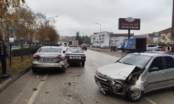 Zincirleme kaza! 1’i bebek 3 kişi yaralandı