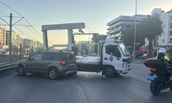 Bursa'da fenalaşan sürücünün kullandığı otomobil 2 araca çarptı!