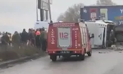 Öğrenci servisiyle TIR çarpıştı: Çok sayıda yaralı var