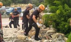 İzmir’de düğün salonunda taş kemer devrildi: Doktor öldü, karısı ağır yaralandı