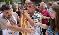 Bursa'da börek yeme yarışmasında ilginç görüntüler...
