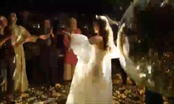 Disko topu, gelinin üstüne düştü