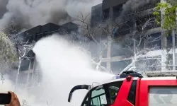 Hindistan'da Yolcu Uçağı Düştü