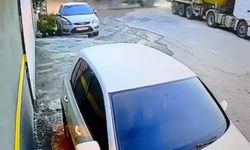 Demir yüklü kamyon 8 metrelik duvardan bahçeye uçtu