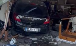 Otomobil, lokantaya girdi! Ortalık savaş alanına döndü