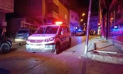 Polisin yakaladığı şüpheliyi korumak için polisleri böyle ezdi
