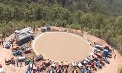 Bursa'da yangınlarda traktörlü çiftçi ordusu helikopterden görüntülendi