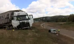 Çekmeköy gişelerde tır, jandarma aracına çarptı: 5 yaralı