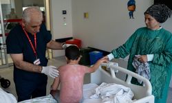 Güneşte 4 saat kaldı! İkinci derece yanıkla hastanelik oldu