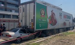 Ata Bulvarı'nda park halindeki tıra çarptı