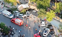 Freni patlayan kamyon 10 araca çarpıp, kanala düştü