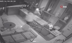 Kuyumcuya giren hırsızlar boş vitrinleri görünce şoke oldu