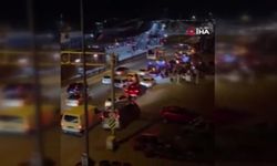 Asker eğlencesi için trafiği kesip oyun havası oynadılar